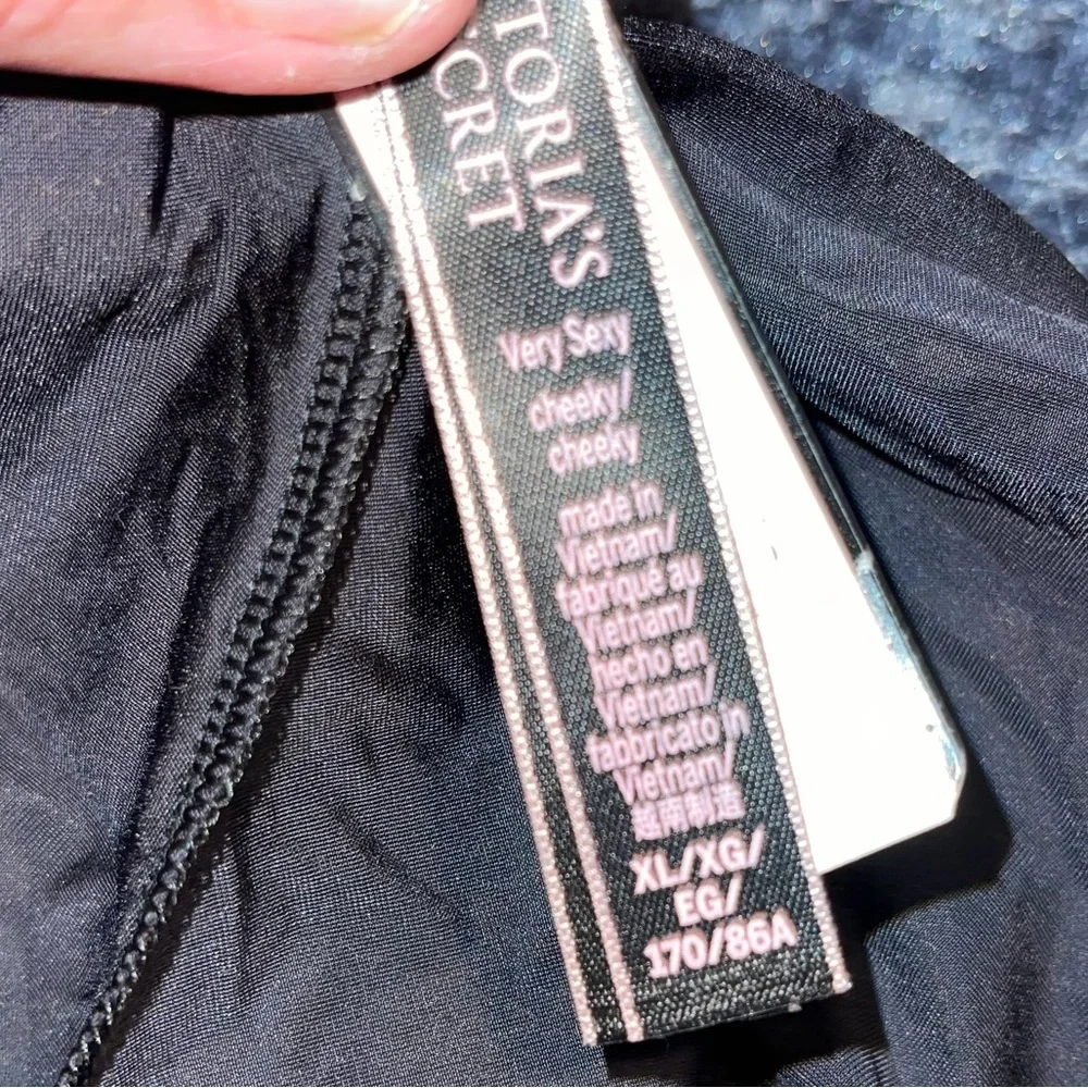 Vintage Victoria Secret Black Bra & Beautiful Lacey-silky Panties‎